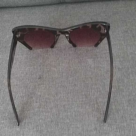 Ladies Sunglasses - Picture 2 of 2